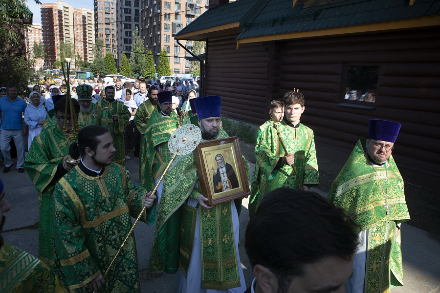 Престольный праздник в Серафимовском храме Балашихи